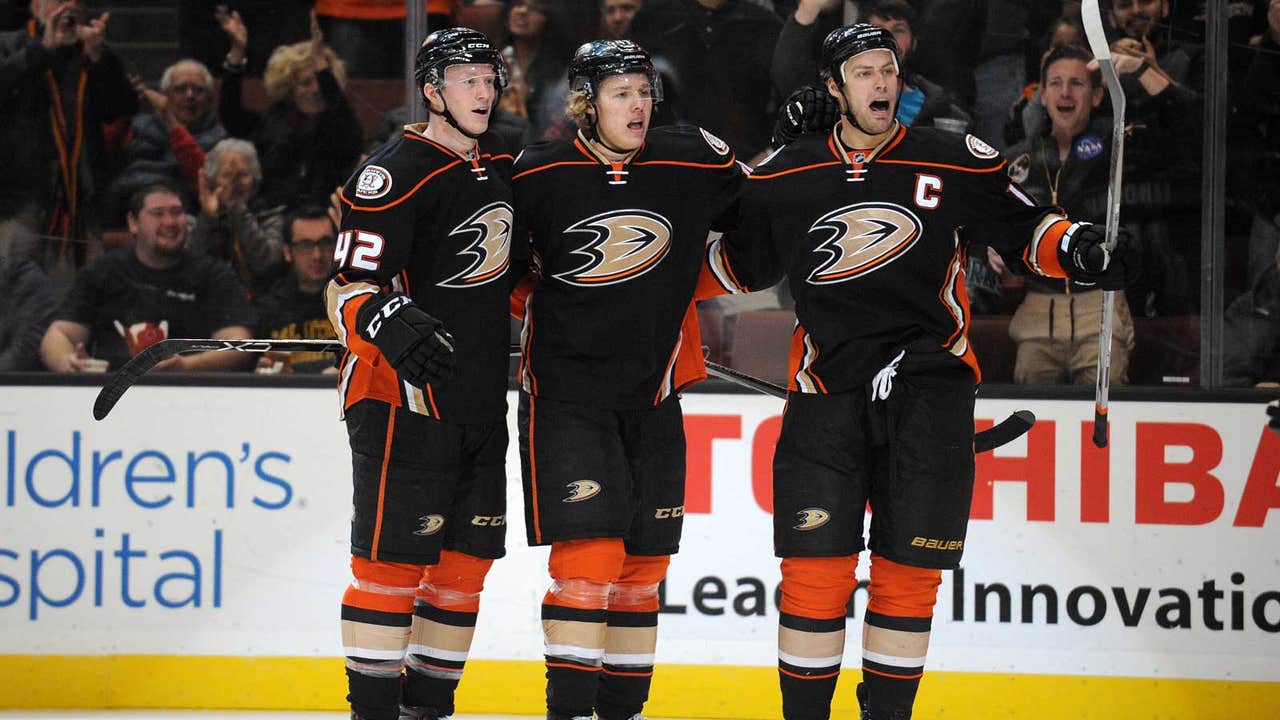 Ducks win 4th straight, beat Sharks 3-2